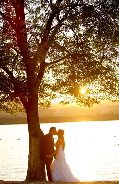 Lake Pics, Sunset Wedding Photos, Wedding Lake, Wedding Engagement Pictures, Sunset Lake, Beach Pink, Canyon Lake, Photography Outdoor, Romantic Wedding Photos