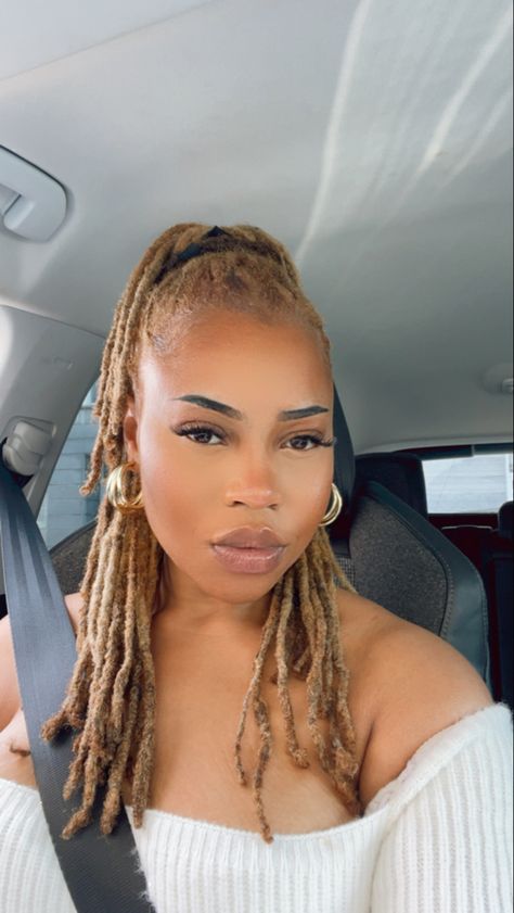 Honey Blonde Hair On Black Women Locs, Gold Locs Black Women, Honey Blond Locs Black Women, Platinum Locs Black Women, Ash Blonde Locs Black Women, Golden Brown Locs, Blond Locs Black Women, Blonde Dreads Black Women, Light Brown Locs Black Women