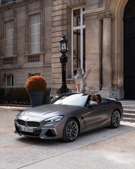 BMW G29 Z4 in Frozen Grey II Metallic Car Shop Ideas, Car Organizer Ideas, Aesthetic Cars Wallpaper, Bmw Z4 Roadster, Roadster Car, Wallpaper Car, Michael Bay, Travel Car, Bmw Love