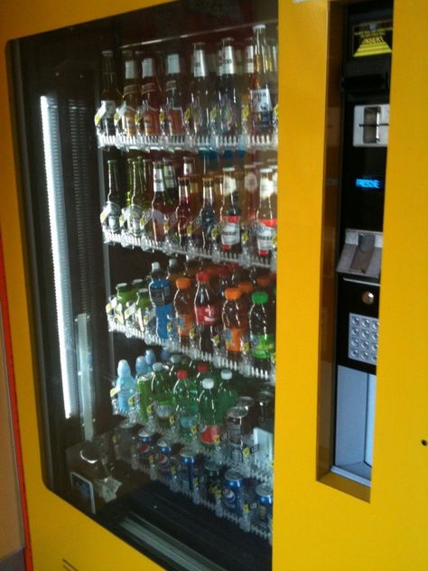 Beer vending machines, just another reason I LOVE #ITALY Duff Beer, Vending Machine, Liquor Cabinet, Beer, Drinks