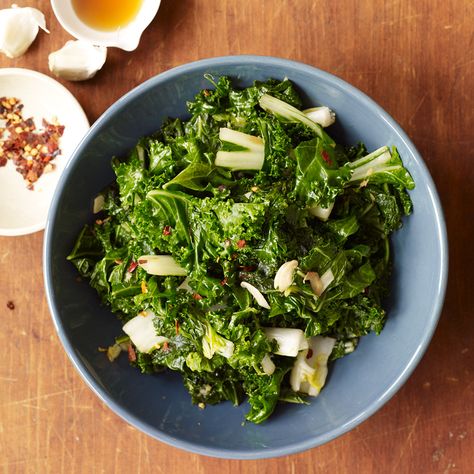 Enjoy a tasty and delicious meal with your loved ones. Learn how to make Stir-Fried Kale and Bok Choy & see the Smartpoints value of this great recipe. Chinese Vegetable Stir Fry, Best Foods For Constipation, Fried Kale, Weight Watchers Recipe, Healthy Stir Fry, Chinese Vegetables, Vegetable Stir Fry, Ww Recipes, Veggie Sides