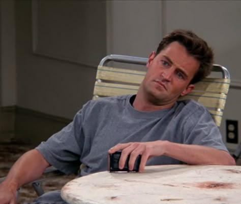 Chandler Bing Mood, Friends Meme, Chandler Friends, Friends Best Moments, Legendary Pictures, Friends Scenes, Friends Cast, Friends Season, Instagram Words