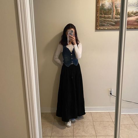 black maxi skirt and denim vest for work outfit inspo Black Maxi Skirt Outfit Fall, Black Denim Maxi Skirt Outfit, Denim Vest Outfit Fall, Vest And Skirt Outfit, Denim Maxi Skirt Outfit, Fall Vest Outfits, Black Maxi Skirt Outfit, Vest Outfits Aesthetic, Denim Vest Outfit