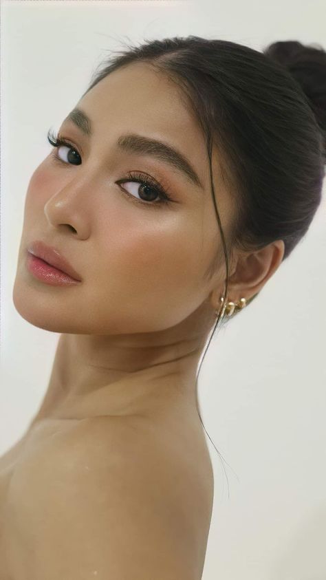 Asian Victoria Secret Angel Makeup, Fresh Makeup Look Asian Morena, Asian Fresh Makeup, Soft Glam Makeup Wedding Asian, Wedding Guest Makeup Tan Skin, Natural Makeup For Filipina, Southeast Asian Bridal Makeup, Filipino Make Up, Soft Makeup For Brown Skin