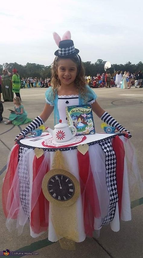 Tea Costume, Bookweek Costumes, Tea Party Costume, 2017 Halloween Costumes, Halloween Infantil, Alice In Wonderland Tea Party Birthday, Carnaval Costume, World Book Day Costumes, Book Day Costumes