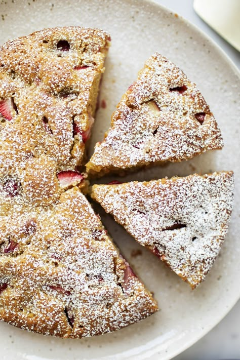 Strawberry Rhubarb Cake, Strawberry Rhubarb Recipes, Rhubarb Cake Recipes, Classic Fall Desserts, Rhubarb Coffee Cakes, French Apple Cake, Rhubarb Desserts, Rhubarb Cake, Dessert Recipies