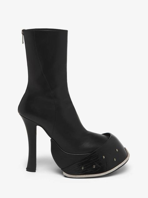 Hoof Boot in Black | Alexander McQueen US Alexander Mcqueen Boots, Black Alexander Mcqueen, Iconic Fashion, Fashion Designer, Black Boots, Alexander Mcqueen, Alexander, Online Store, Shoe Bag