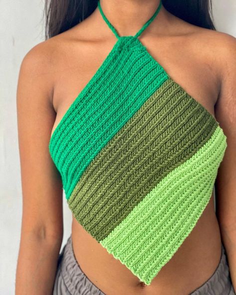 Crocheter in warri 🧶we make both male and female wears | Another banga 🔥 💚 @debbie_golds_crochet can be made in ur preferred color and size To shop 🛍️ Send a dm ✅ | Instagram Top Tejidos A Crochet, Female Wears, Crochet Clothing And Accessories, Patchwork Bags, Male And Female, Crochet Fashion, Crochet Crafts, Diy Crochet, Cute Pattern