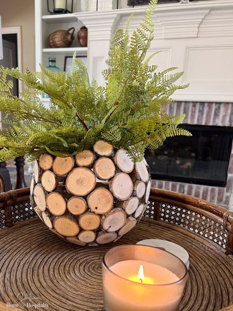 Looking for a creative way to use craft wood slices? Try this cute DIY vase idea with step by step instructions for the perfect organic home decor accessory! Wooden Vase Diy, Wooden Disc Crafts Diy, Crafts With Wood Rounds, Wood Slice Crafts Diy, Wood Discs Crafts, Wood Slice Coffee Table, Wood Slice Centerpiece, Wood Biscuits, Log Decor