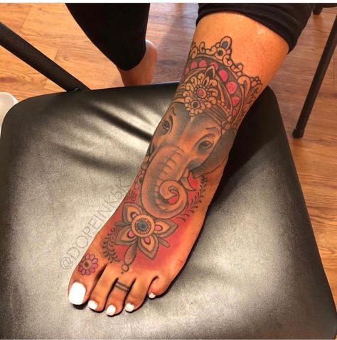 Vine Foot Tattoos, Gotik Tattoo, Cute Foot Tattoos, Foot Tattoos For Women, Ankle Tattoos, Tattoos For Women Flowers, Black Girls With Tattoos, Tattoos Skull, Leg Tattoos Women