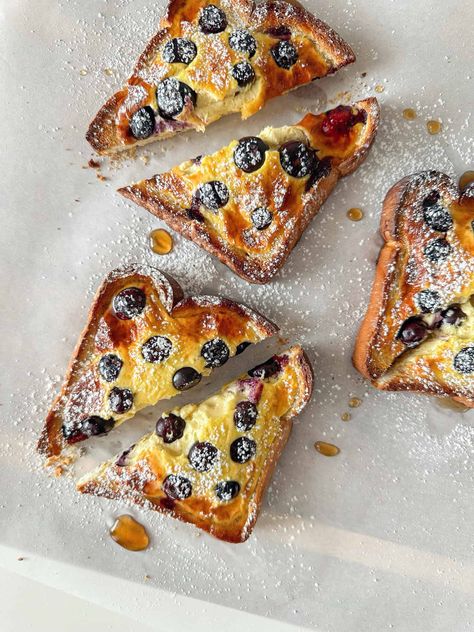 Prepare to be amazed by the most scrumptious lemon blueberry baked custard toasts you’ve ever tasted. Perfect for a spring breakfast, this dish is not only bursting with flavor but also packed with protein, ensuring a great start to your day. Imagine a crunchy exterior with a soft, lemon-flavored custard center, dotted with fresh, juicy blueberries. Every bite is a delightful crunch! Blueberry Toast, Unflavored Protein Powder, Spring Breakfast, Baked Custard, Lemon Custard, Protein Bread, Sugar Free Syrup, Breakfast Bake, Lemon Blueberry