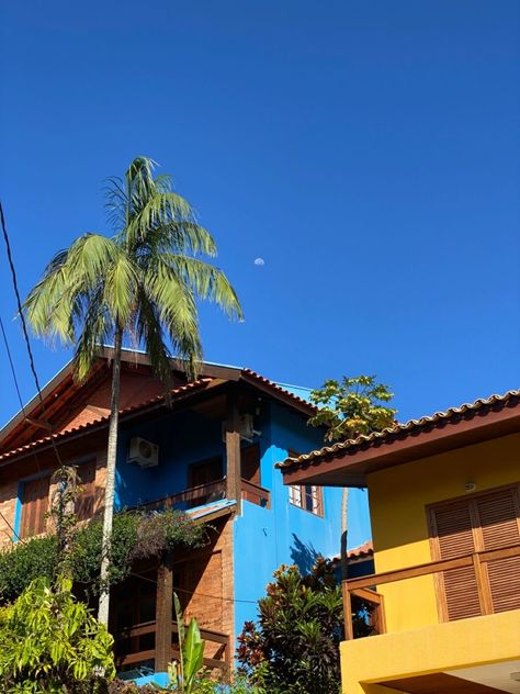 Brazil House Aesthetic, Brazil City Aesthetic, Latina House Aesthetic, Brazil Bedroom Aesthetic, Brazil Room Aesthetic, Brazil Home Decor, Houses In Brazil, Brazil Neighborhood, Brazil Islands