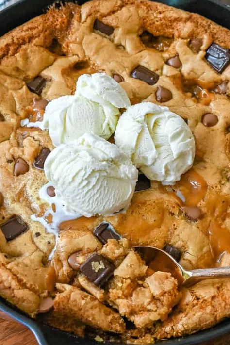 Salted Caramel Skillet Cookie, Salted Caramel Cookie Skillet, Chocolate Skillet Cookie, Cookie Dough Pie, Buttery Cookie, Skillet Cookies, Modern Honey, Popular Desserts Recipes, Salty Caramel