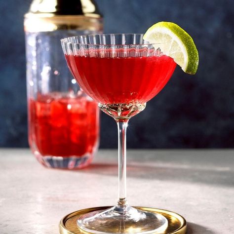 Pomegranate Cranberry Martini Crab Bites Recipe, Pomegranate Drinks, Cranberry Martini, Pomegranate Vodka, Pomegranate Martini, Aperol Spritz Recipe, Cookie Contest, Baking Contest, Winning Recipes