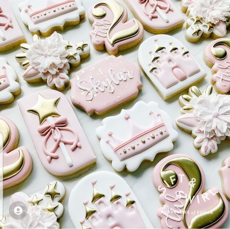 Princess Theme Cookies, Crown Cookies Decorated, Once Upon A Time Cookies, Princess Party Cookies, Princess Tea Party Cookies, Disney Princess Cookies Decorated, Princess Castle Cookies, Princess Birthday Cookies, Princess Cookies Decorated