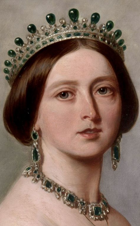 Queen Victoria Emerald Tiara, Royal Portraits Painting, Emerald Tiara, Jewelry History, Era Victoria, Victoria Prince, Princess Louise, Victorian Paintings, Royal Tiaras