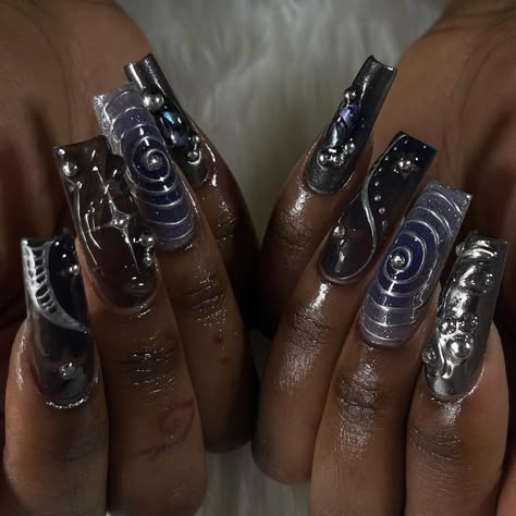 Sparkly Goth Nails, Aespa Core Nails, Corpse Bride Inspired Nails, Tim Burton Inspired Nails, Corpse Bride Nails Simple, Trad Goth Nails, Ahs Style Nails, Siren Nails Dark, The Corpse Bride Nails