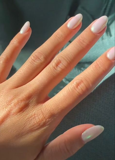 Nail Donut Glaze, Biogel Nail Designs, Nails Biogel, Gel Nails Neutral, Nail Ideas Tips, Green Silver Nails, Pearly White Nails, Biogel Nails, Irridescent Nails