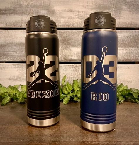 20oz Personalized Basketball Water Bottle Stainless Steel - Etsy Basketball Water Bottles, Football Water Bottles, Customised Water Bottles, Water Bottle Personalized, Water Bottle Stainless Steel, Daily Water Intake, Personalized Water Bottle, Personalized Basketball, Daily Water