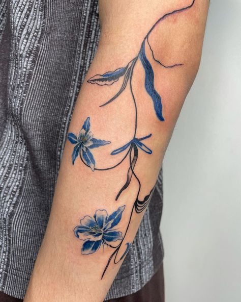 💙🌷🤩 | Tattoo by @pointpaint_ on IG Blue Line Tattoo, Blue Ink Tattoos, Point Paint, Blue Tattoo, Line Tattoo, Minimal Tattoo, Line Tattoos, Iron Maiden, Blue Line