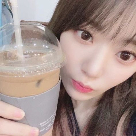 Sakura Izone, Iz One Sakura, Cute Kpop, Best Selfies, Sakura Miyawaki, Miyawaki Sakura, Good Bones, Cat Girl, The Wiz