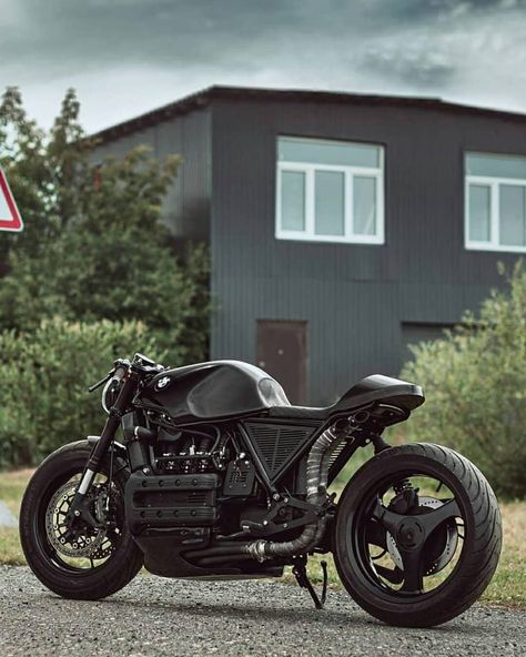 K1100 Cafe Racer, Custom Bikes Cafe Racers, Murdered Out, Scrambler Custom, Bmw K100, Custom Bmw, Cafe Racer Build, Bmw Cafe Racer, Brat Style