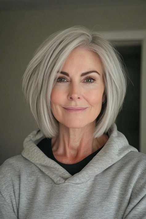 Choppy Inverted Bob, Ash Blonde Bob, Grey Bob Hairstyles, Older Women's Hairstyles, Minimal Makeup Look, Haircuts For Older Women, Medium Length Curly Hair, Inverted Bob Hairstyles, Hairstyles For Older Women