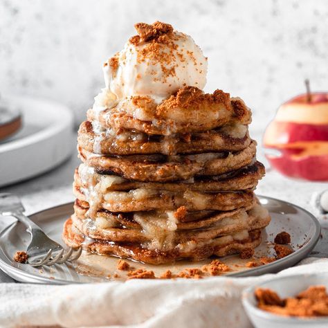 Stacked Pancakes, Apple Pie Pancakes, Breakfast Bakes, Fluffy Pancake Recipe, Ice Cream For Breakfast, Cinnamon Pancakes, Pancake Stack, Pancakes Ingredients, Power Foods