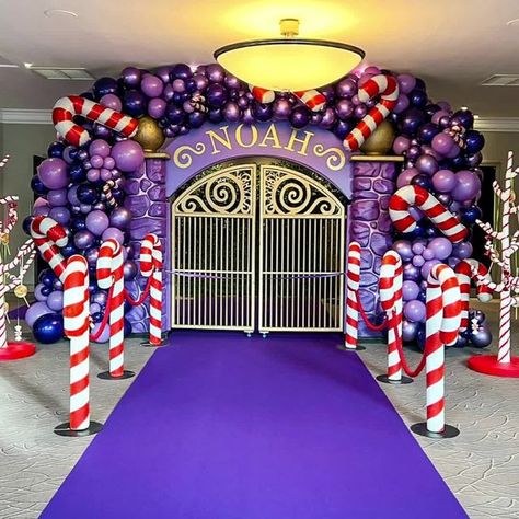 Willy Wonka Stage Set Design, Willy Wonka Themed Party, Willy Wonka Balloon Arch, Willy Wonka Trunk Or Treat, Willy Wonka Birthday Party Ideas, Willy Wonka Party Decorations Diy, Willy Wonka Baby Shower Ideas, Willie Wonka Party Decorations, Willy Wonka Party Ideas