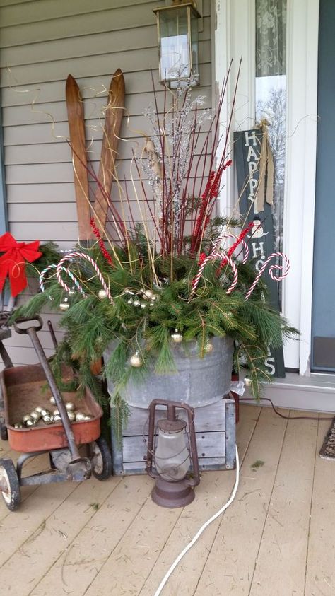 Sled Decorating Ideas Diy, Christmas Fence Decorations, Christmas Urns, Chirstmas Decor, Outside Christmas Decorations, Christmas Sled, Season Decor, Winter Porch, Christmas Planters