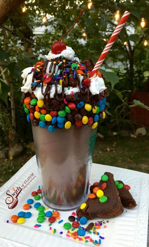 Milkshake With Cake On Top, Over The Top Milkshakes, M&m Milkshake Recipe, Brownie Milkshake Recipes, Brownie Milkshake, Brownie Bits, Ultimate Brownies, Milkshake Recipe, Candy Drinks