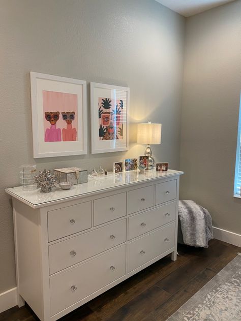 Hemnes Dresser Bedroom, What To Put On Top Of Dresser, Cheap Room Decor, Beachy Room, Furniture Details Design, Future Apartment Decor, Apartment Decor Inspiration, Room Design Bedroom, Room Makeover Bedroom