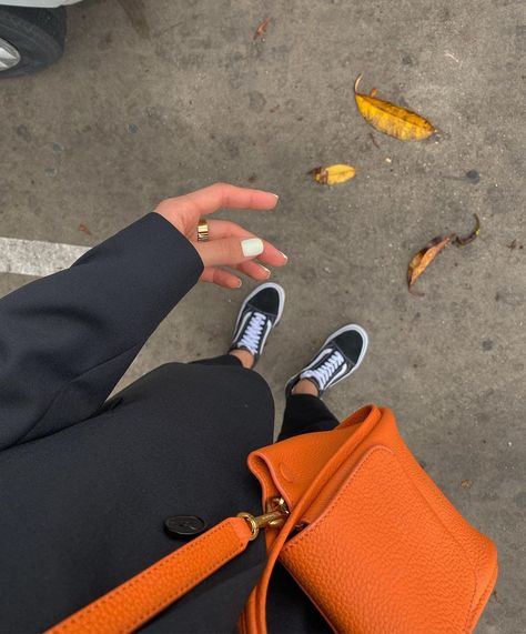 Orange Bag Outfit, Orange Bags, Cute Sporty Outfits, Sneaker Outfits Women, Aesthetic Bags, Hits Different, Diy Yarn Crafts, Orange Outfit, Cute Instagram Pictures