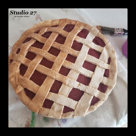 Fake Bake Cherry Pie Hobbit Dinner, Diy Fake Pie, How To Make Faux Cookies, Faux Apple Pie, Making Fake Food Props, Faux Pie, Faux Pies, Duela Dent, Food Props Diy