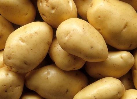 Do not refrigerate potatoes Perfect Mashed Potatoes, Home Remedies For Skin, How To Store Potatoes, Raw Potato, Hash Brown, Simply Recipes, Diy Health, Indian Cooking, Eating Raw