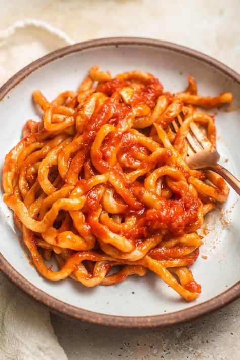 Tomato Garlic Sauce, Pici Pasta, South American Recipes, Traditional Italian Dishes, Classic Italian Dishes, Pasta Plates, Pasta Shapes, European Food, Cooking Inspiration