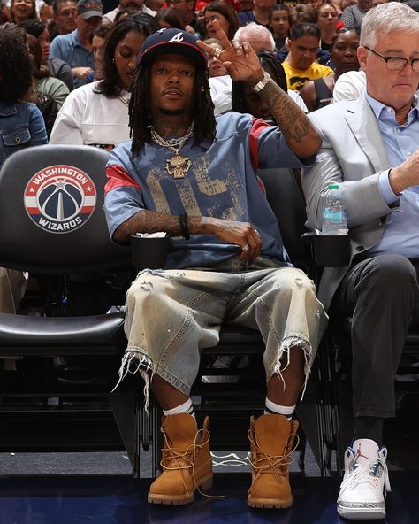 just peeped that @jidsv was courtside at the mystics/fever game. Rocky Outfits, Gym Fits Men, Men Essentials, Men Aesthetic Outfits, Guys Fashion Swag, Mens Streetwear Outfits, Gym Aesthetics, Yeezy Fashion, Black Men Fashion Urban