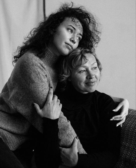 Mother Daughter Editorial Photography, Grandma And Daughter Photography, Grandmother And Granddaughter Photoshoot, Mother Daughter Grandmother Photography, Grandmother Photoshoot, Grandmother Granddaughter Photography, Family Generation Photography, Mom And Daughter Photoshoot, Mother Daughter Portraits