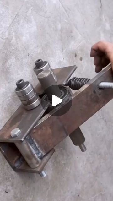 Metal Bending Tools Ideas, Homemade Tools Metals, Diy Forge, How To Make Metal, Iron Furniture Design, Cool Welding Projects, Machining Metal Projects, Metal Bender, Welding Ideas