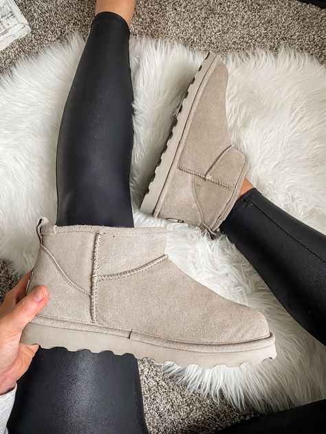 Bear Paw Shorty Boot Outfit, Bear Paw Boots Outfit, Bearpaw Boots Outfit, Buckle Boots Outfit, Bear Paw Boots, Tall Boots Outfit, Boots Outfit Ankle, Closet Wishlist, Bear Paw