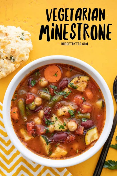 Easy Vegetarian Minestrone Vegetarian Minestrone Soup, Minestrone Soup Easy, Minestrone Soup Recipe, Dinner On A Budget, Minestrone Soup, Beef Soup, Heart Healthy Recipes, Minestrone, Canned Chickpeas