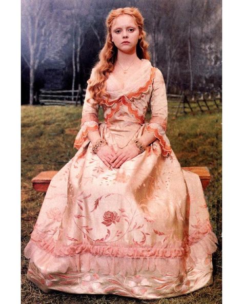 Sleepy Hollow Movie, Katrina Van Tassel, Movie Dresses, Sleepy Hollow 1999, Colleen Atwood, The Legend Of Sleepy Hollow, Johnny Depp Movies, Tim Burton Films, Tim Burton Movie