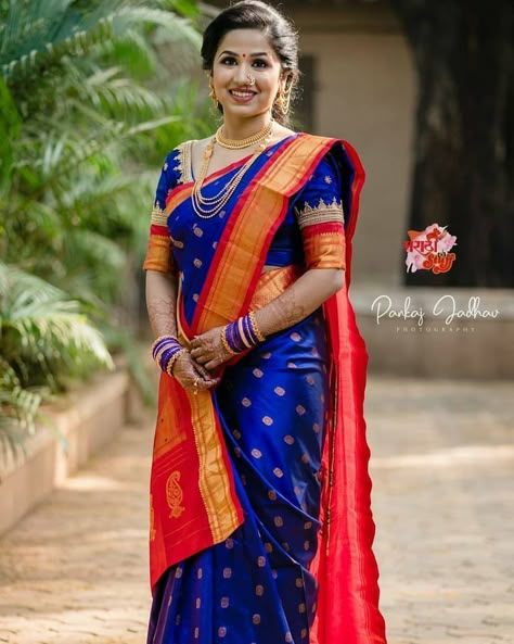 Saptapadi Saree Look, Engement Saree Indian Women, Navvari Sadi Blouse Back Design, Blue Paithani Saree Look, Paithani Look For Wedding, Marathi Paithani Look, Marathi Engagement Look, Paithani Look, Paithani Saree Traditional Look