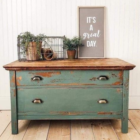 Dresser Farmhouse, Chippy Painted Furniture, Milk Paint Furniture, Furniture Rustic, Primitive Furniture, Distressed Furniture, Refurbished Furniture, Farmhouse Bedroom, Furniture Restoration