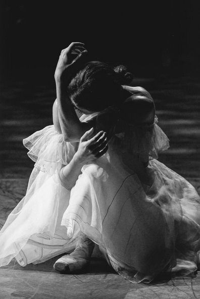 Dance Aesthetic, Ballet Pictures, Ballet Beauty, Ballet Inspiration, Ballet Photos, Dancing Aesthetic, Ballet Photography, Dance Photos, Modern Dance