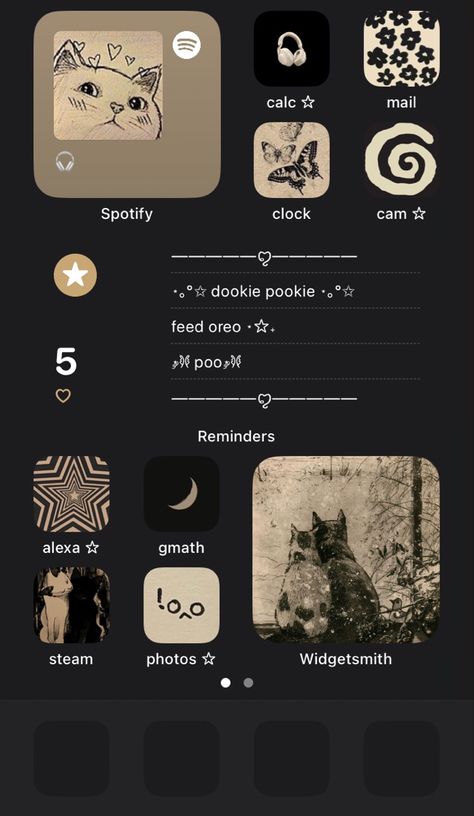 Black Aesthetic Homescreen Ideas, Black And Beige Phone Theme, Black And Beige Homescreen, Black And Beige Wallpaper Iphone, Black And Brown Aesthetic Wallpaper, Beige And Black Icons, Brown Phone Layout, Beige Phone Theme, Beige And Black Aesthetic Wallpaper