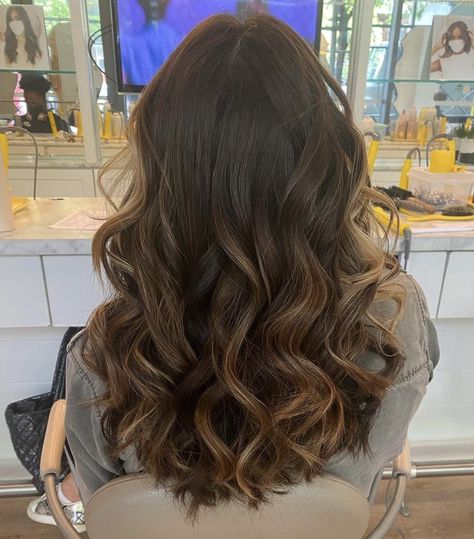 Hoco Hair Down, Blowout Hair Volume, Blow Dry Hair For Volume, Dry Bar Hair, Loose Wavy Curls, Loose Curls Hairstyles, Blowdry Styles, Volume Curls, Blow Dry Bar