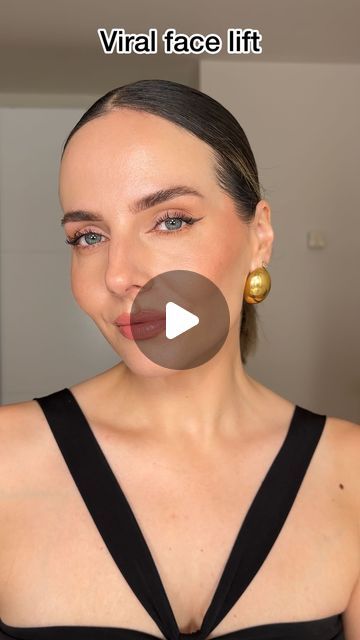 ASTA Jurksaite - Makeup Artist on Instagram: "Originally created to ‘lift’ the Mature skin this placement technique by the amazing @ericataylor2347 went viral amongst all different ages🙈

Have you tried it?🤩

Products used:
@pocobeautyofficial Sculpt stick Prcan
@maybelline Sun Kisser blush 06 City Sizzler 
@kashbeauty Skin glaze Gold Beam

#productplacement #contouring #matureskinmakeup #liftingmakeup #wakeupandmakeup #makeuphacks #viralmakeup #viralmakeuphacks" Eyeliner Wing, Makeup Artist Makeup, Eyeliner Hacks, Artist Makeup, Makeup Mistakes, Eye Liner Tricks, Eyeliner Tutorial, Makeup For Beginners, Winged Eyeliner