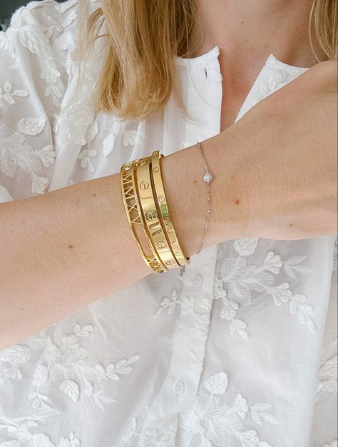 Cartier Love bracelet SM and regular stacked with a roman numerals cuff and d‘ amour bracelet. Cartier Bracelet Cartier, Indian Jewellery Design, Love Bracelet, Teacher Style, Cartier Love, Bangle Designs, Stackable Bracelets, Cherry On Top, Jewelry Outfit