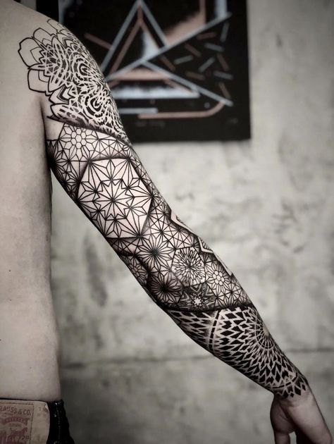 Mandala Tattoo Men, Tato Mandala, Dotwork Tattoo Mandala, Geometric Rose Tattoo, Geometric Tattoo Sleeve Designs, Mandala Tattoo Sleeve, Geometric Mandala Tattoo, Geometric Sleeve Tattoo, Muster Tattoos